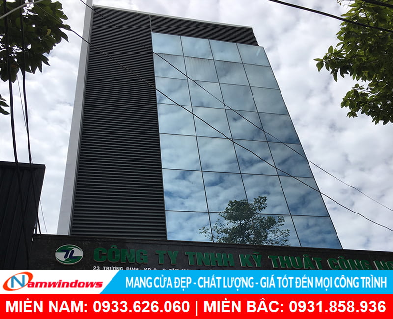 Mặt dụng kính phản quang