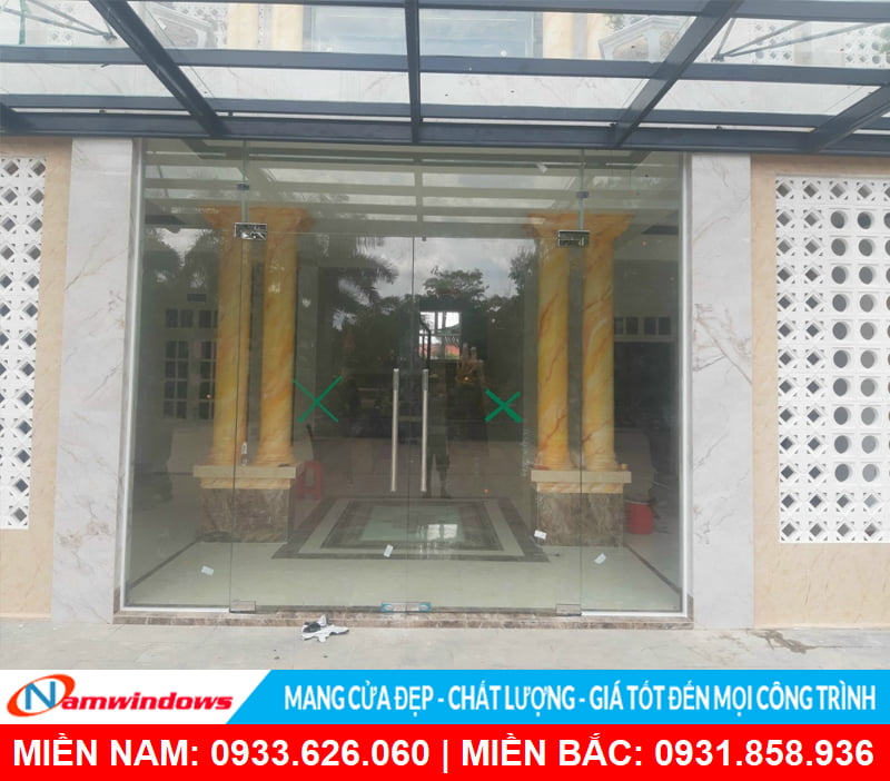 Cửa kính cường lực 4 cánh