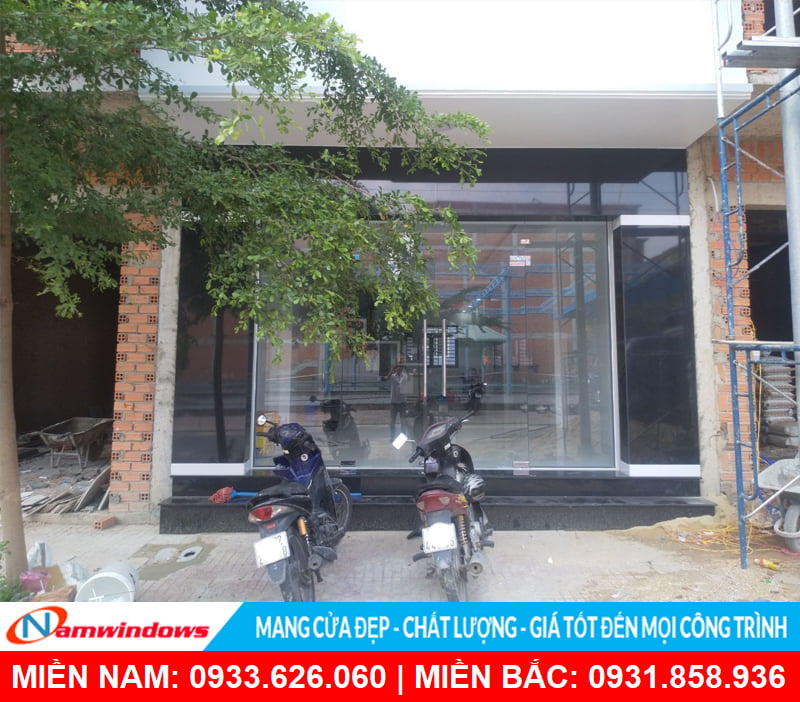 Cửa kính cường lực 4 cánh