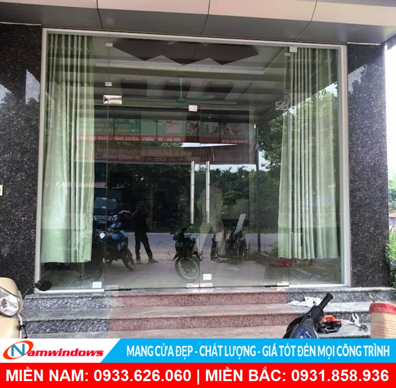 Cửa kính cường lực bản lề sàn cho mặt tiền