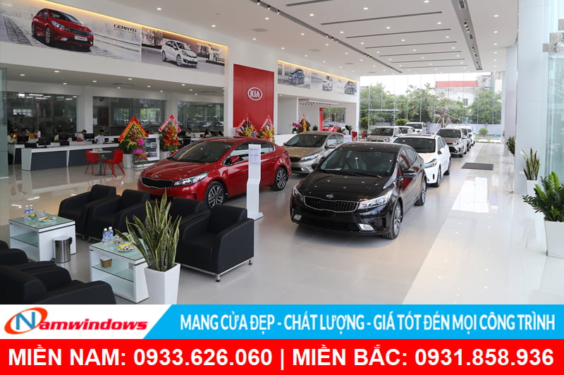 Cửa kính showroom xe hơi