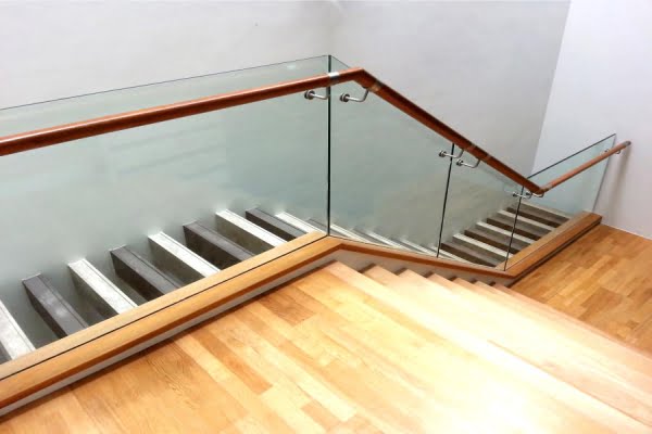 Mẫu lan can kính không trụ