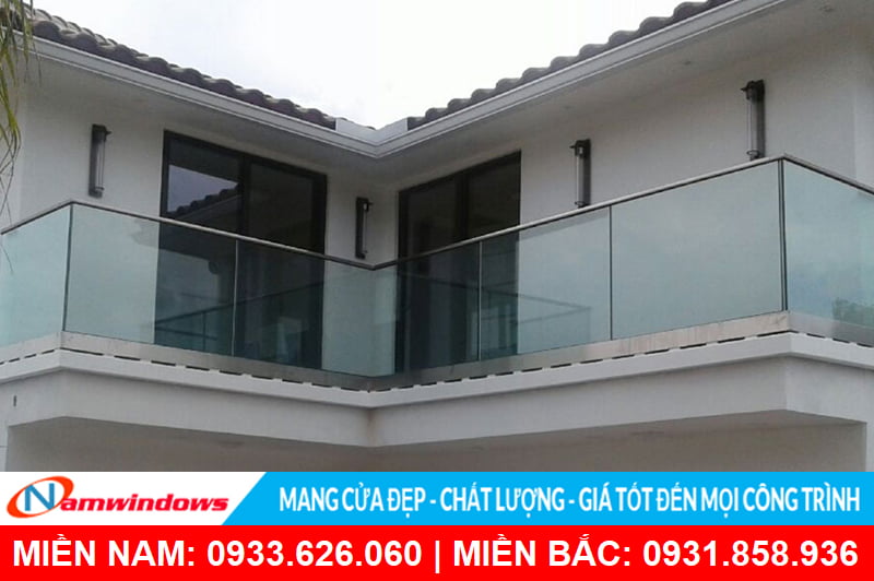 Thiết kế lan can kính phải phù hợp