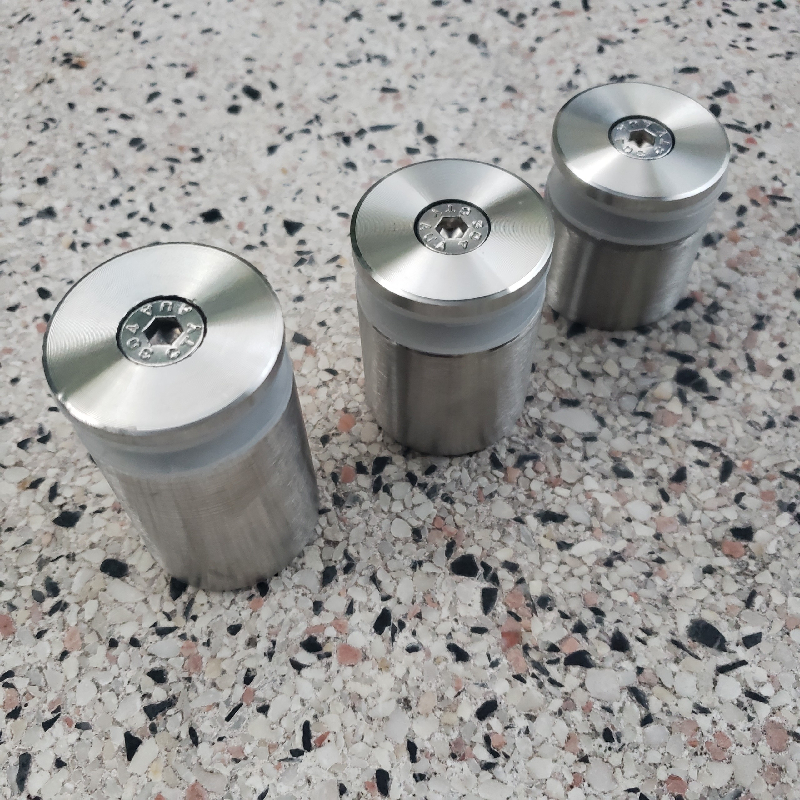 Ốc bắt kính TLC001-040 Inox 304 đặc Ø38 dài 4cm bóng mờ - Ảnh 3