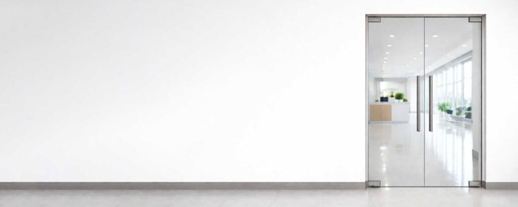 Banner phụ kiện cửa kính cường lực