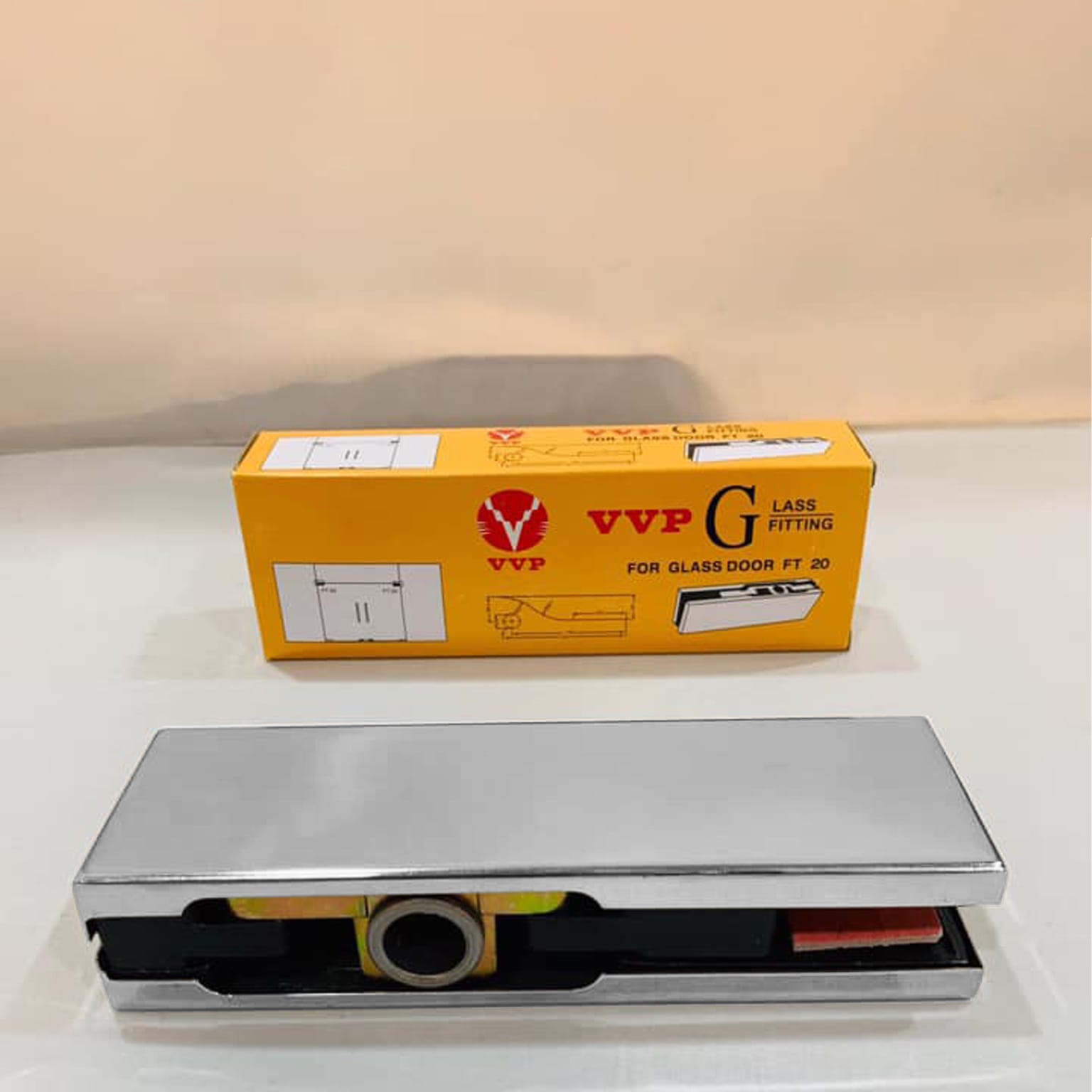 Kẹp kính trên VVP FT20 màu trắng bóng