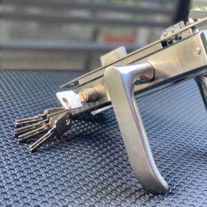 Alternative view of Khóa cửa đố nhỏ KN004-8530 inox 201 bóng mờ