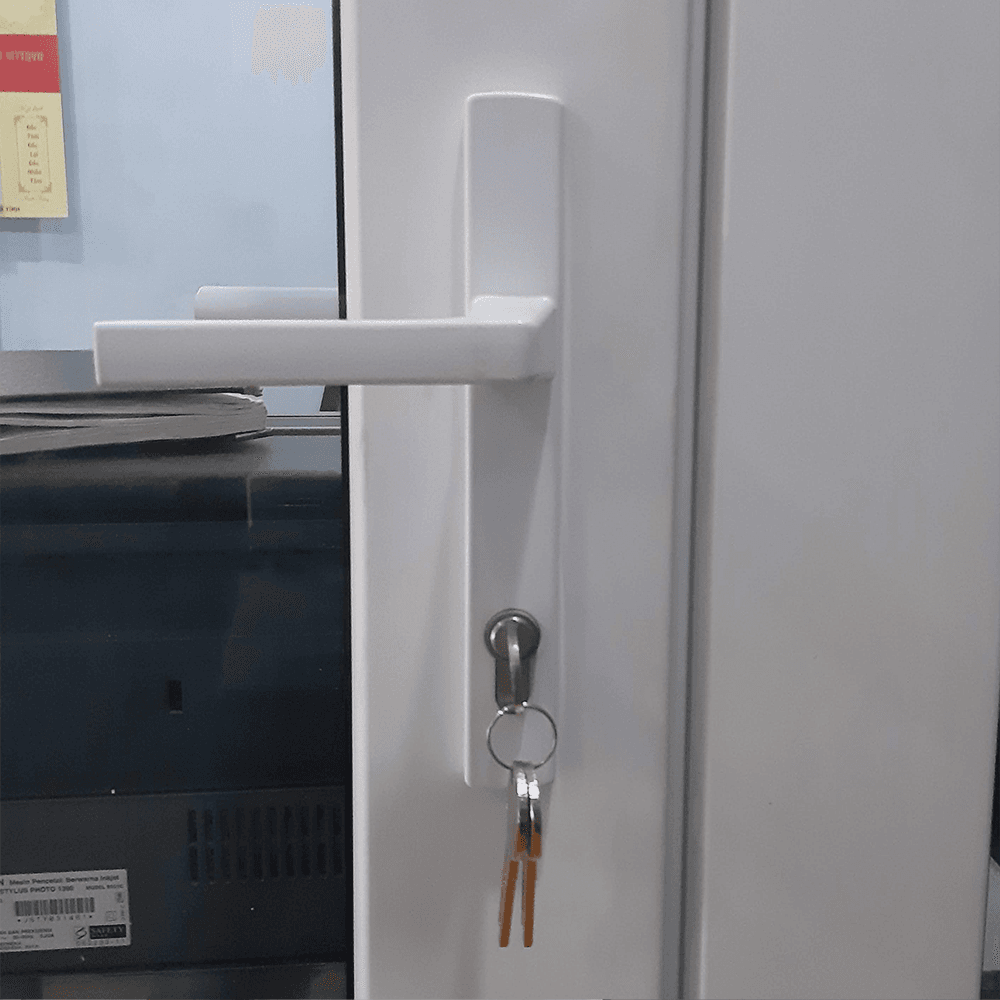 Bộ khóa cửa nhựa window đa điểm GQ LG10290 lẫy gà thân liền