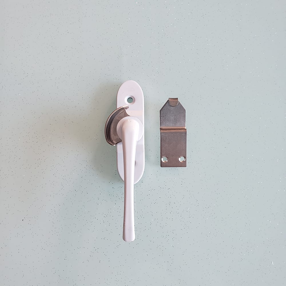 Khóa sò, khóa bán nguyệt của sổ lùa GQ ASSA ABLOY