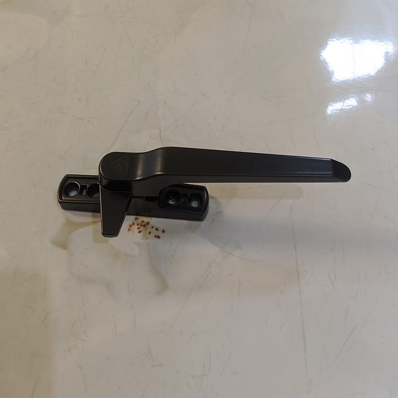 Tay cài cửa sổ hất GQ ASSA ABLOY màu đen - Ảnh 6