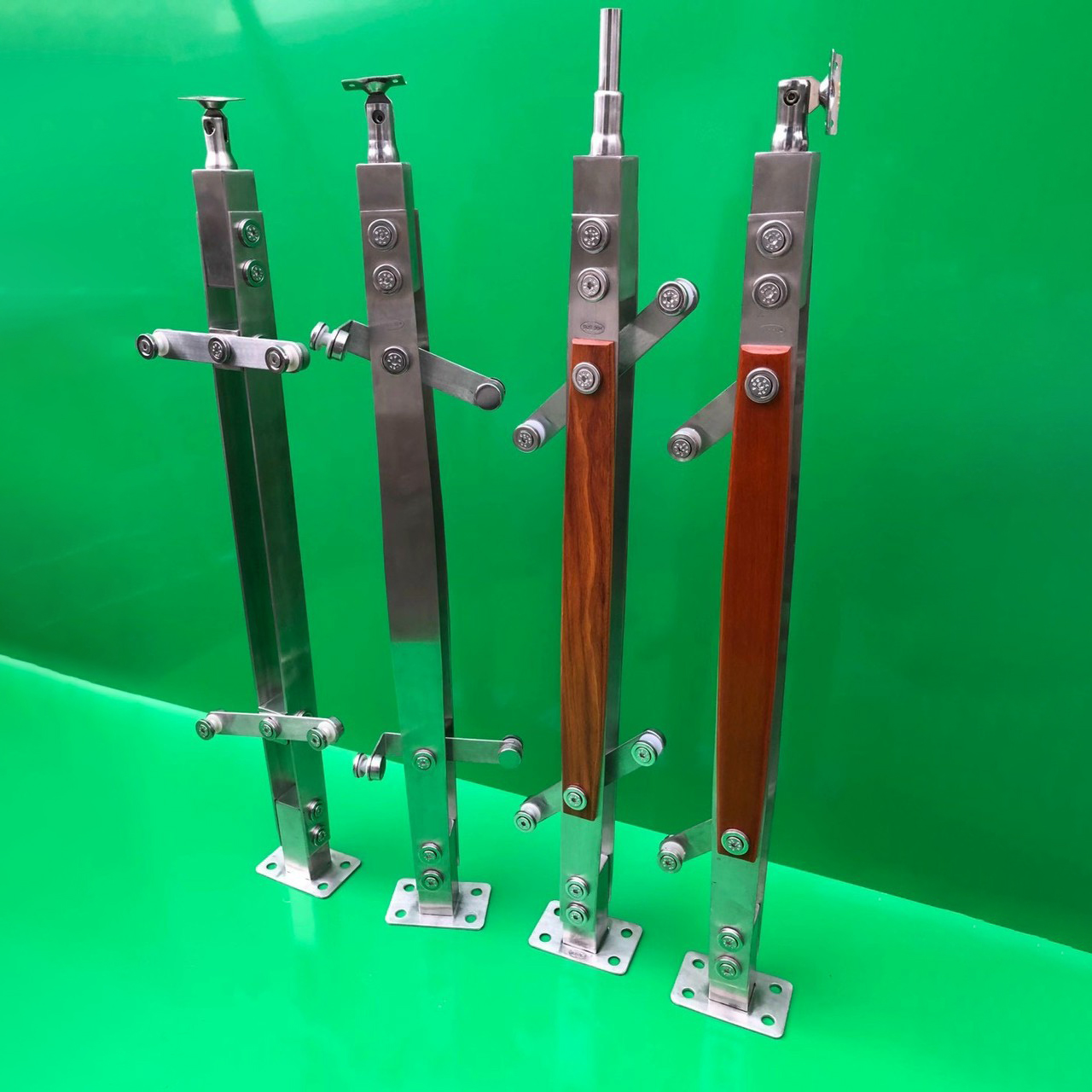 Trụ cầu thang kính TLC008-002 Inox 304 ốp gỗ đế mặt - Ảnh 2