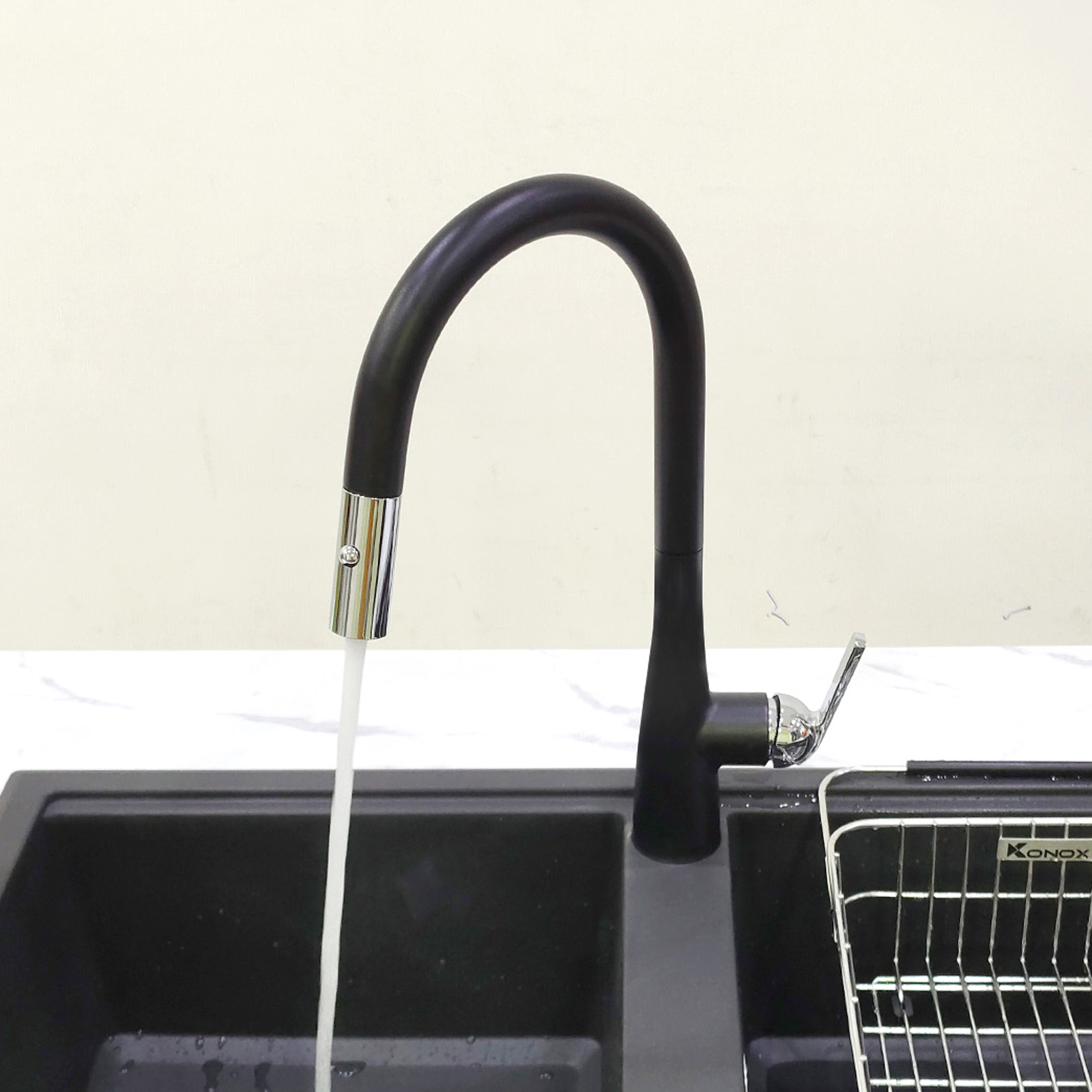Vòi nước nóng lạnh Konox Curva Black
